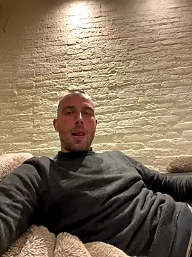 Rotteei1 online show from December 2, 4:41 pm