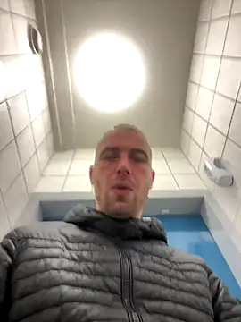 Rotteei1 online show from December 15, 8:53 am