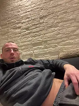 Snapshot of Rotteei1 chatting on February 28, 9:03 pm Rotteei1 online show from February 28, 9:03 pm