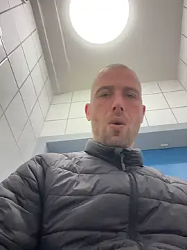 Rotteei1 online show from December 1, 9:43 am