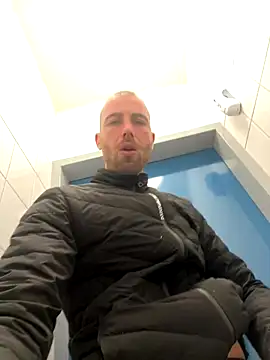 Rotteei1 online show from November 19, 9:42 am