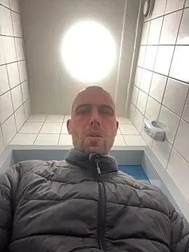 Rotteei1 online show from October 31, 10:01 am