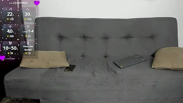 Nikki  uwu online show from November 7, 7:40 pm