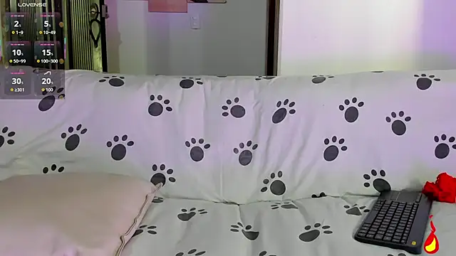 Nikki  uwu online show from March 9, 7:50 pm