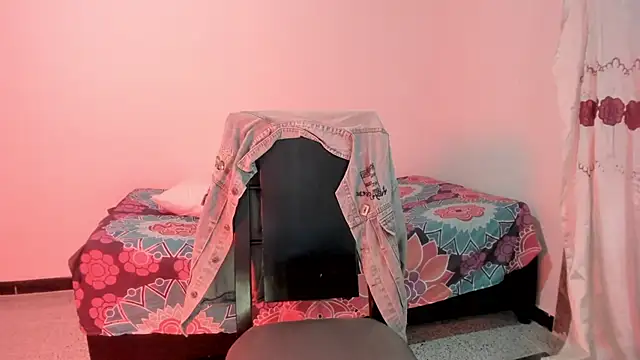 Nikki  uwu online show from April 5, 7:42 pm