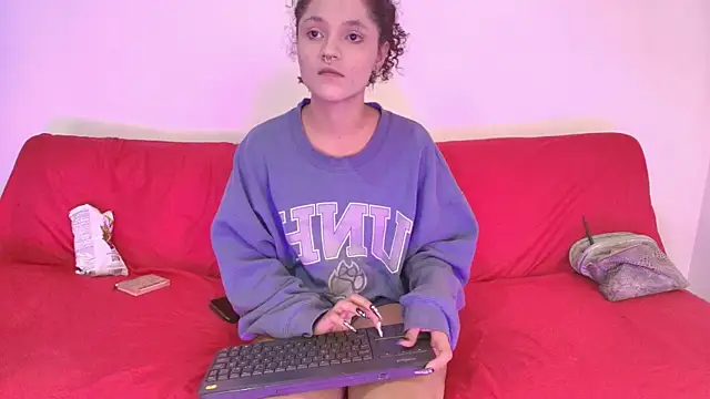 Snapshot of Nikki__uwu chatting on June 7, 8:14 pm Nikki uwu online show from June 7, 8:14 pm