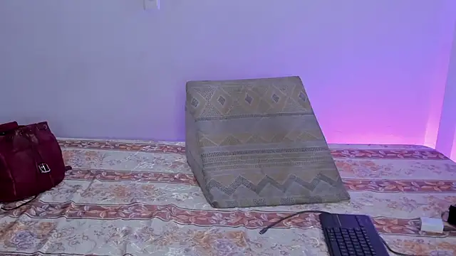 Nikki  uwu online show from February 24, 8:31 pm