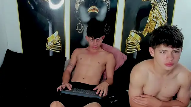 Snapshot of Latinboys_hothard chatting on October 19, 12:30 pm Latinboys hothard online show from October 19, 12:30 pm