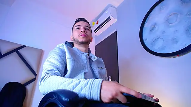 mike 257 online show from December 5, 12:04 pm