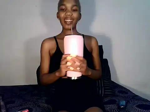 MinnieBee101 online show from October 23, 1:26 am