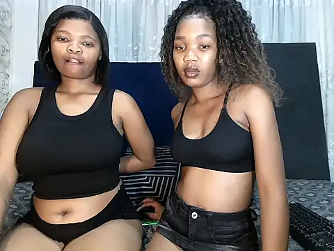 MinnieBee101 online show from April 2, 11:00 pm