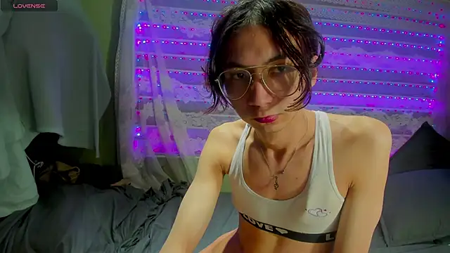 najimi uwu online show from November 10, 7:30 pm