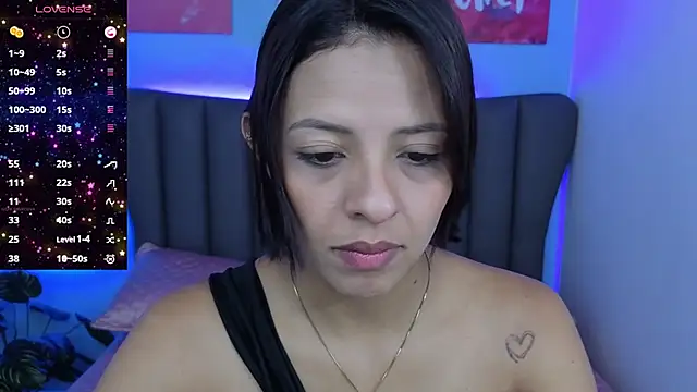 Aria Russo online show from November 20, 2:40 pm