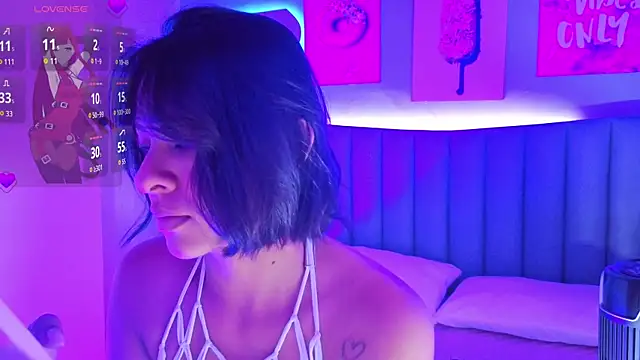 Aria Russo online show from April 4, 1:39 pm