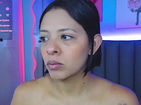 Aria Russo online show from December 3, 2:27 pm