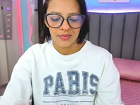 Aria Russo online show from December 19, 2:30 pm