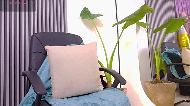 SelenaAbatti  online show from October 25, 5:50 am