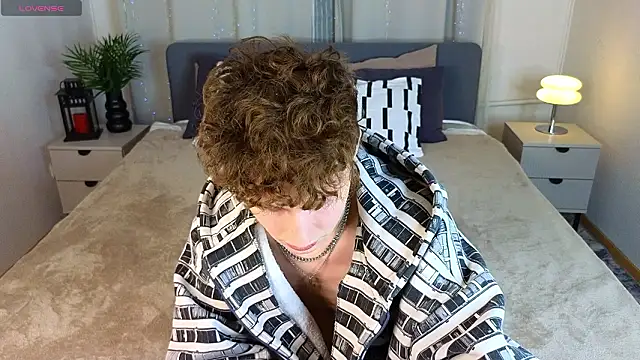 crisp1n online show from February 18, 4:21 am