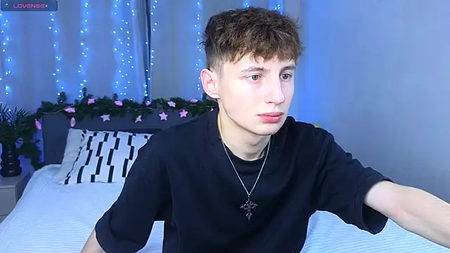 crisp1n online show from December 4, 2:49 pm