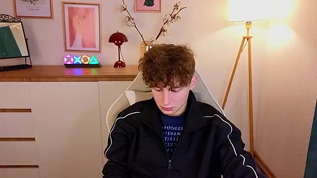 crisp1n online show from October 21, 1:21 pm