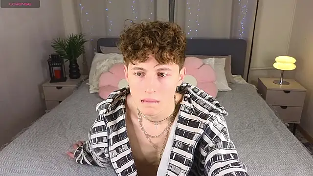 crisp1n online show from February 11, 5:35 pm