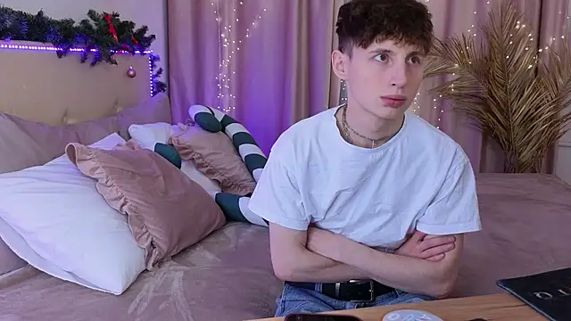 crisp1n online show from December 15, 10:15 pm