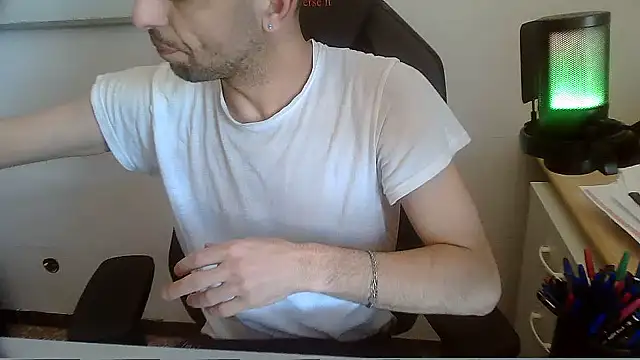 Snapshot of topg84 chatting on May 23, 2:27 pm topg84 online show from May 23, 2:27 pm