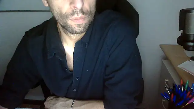 Snapshot of topg84 chatting on May 27, 5:42 pm topg84 online show from May 27, 5:42 pm