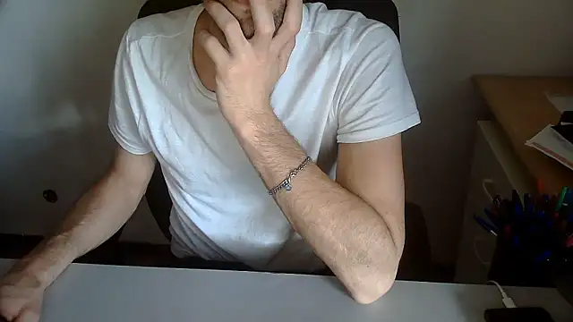 Snapshot of topg84 chatting on May 26, 4:16 pm topg84 online show from May 26, 4:16 pm