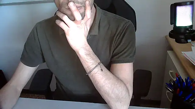 Snapshot of topg84 chatting on May 22, 3:10 pm topg84 online show from May 22, 3:10 pm