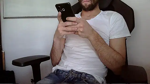 Snapshot of topg84 chatting on June 4, 3:49 pm topg84 online show from June 4, 3:49 pm