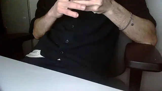 Snapshot of topg84 chatting on May 9, 6:11 pm topg84 online show from May 9, 6:11 pm