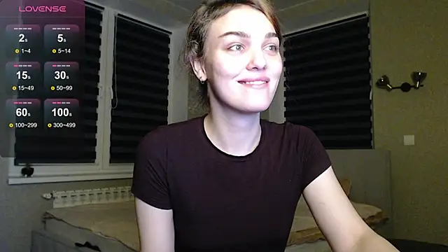 Snapshot of EmiliaRhodes chatting on October 19, 10:45 pm EmiliaRhodes online show from October 19, 10:45 pm