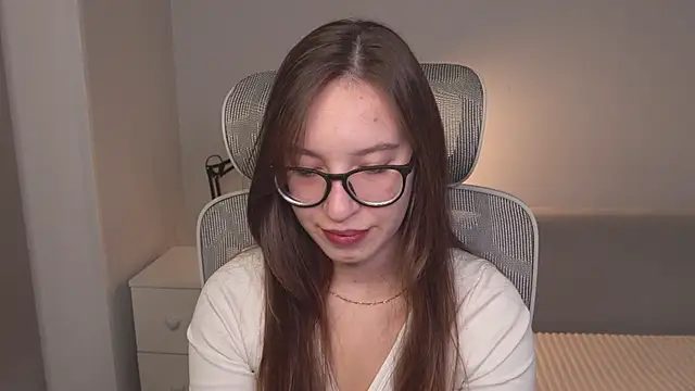 Snapshot of WhyEmmyCry chatting on June 7, 5:34 am WhyEmmyCry online show from June 7, 5:34 am