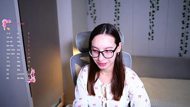 Snapshot of WhyEmmyCry chatting on December 15, 5:46 am WhyEmmyCry online show from December 15, 5:46 am