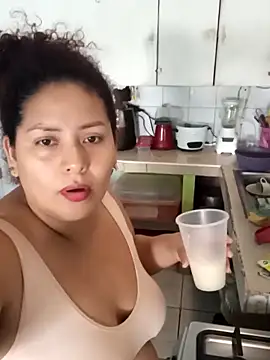 chikis12  online show from November 24, 5:13 pm