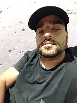 Snapshot of gusto14cm chatting on February 27, 12:33 am gusto14cm online show from February 27, 12:33 am