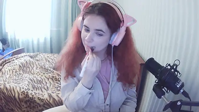 Snapshot of MadamDestiny chatting on October 20, 9:54 am MadamDestiny online show from October 20, 9:54 am
