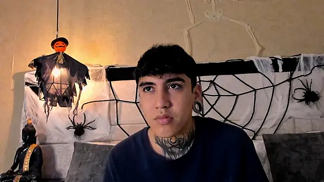 Snapshot of SantiOlsen chatting on October 24, 11:42 am SantiOlsen online show from October 24, 11:42 am