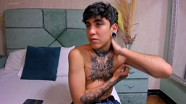 Snapshot of SantiOlsen chatting on November 16, 12:26 am SantiOlsen online show from November 16, 12:26 am