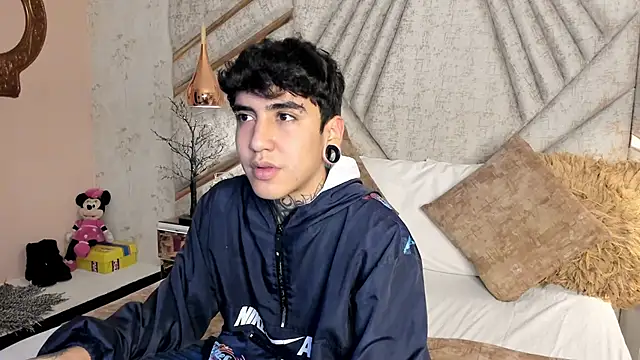 Snapshot of SantiOlsen chatting on November 14, 12:20 pm SantiOlsen online show from November 14, 12:20 pm