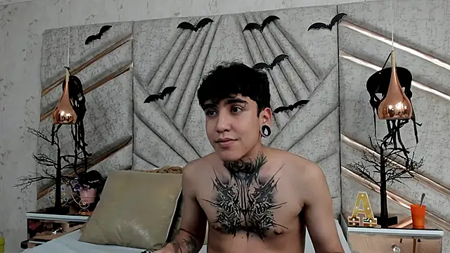 Snapshot of SantiOlsen chatting on November 5, 3:20 am SantiOlsen online show from November 5, 3:20 am