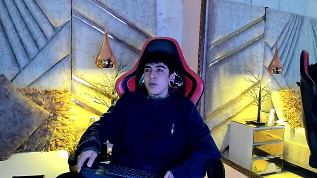 Snapshot of SantiOlsen chatting on November 19, 12:05 pm SantiOlsen online show from November 19, 12:05 pm