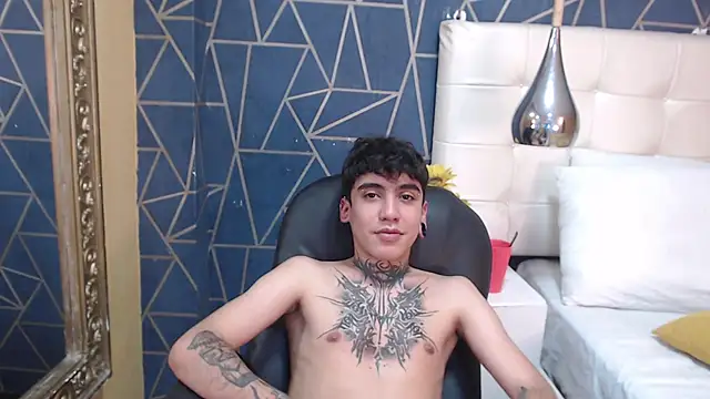 Snapshot of SantiOlsen chatting on November 2, 3:44 am SantiOlsen online show from November 2, 3:44 am