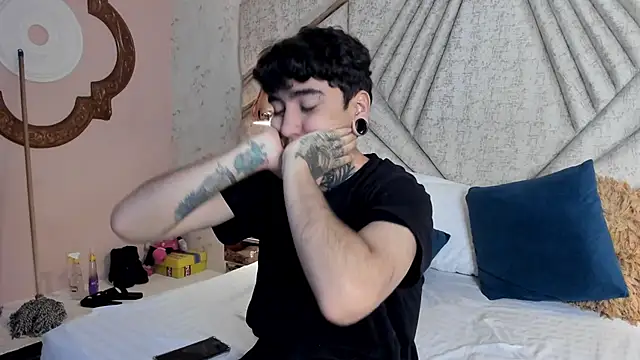 Snapshot of SantiOlsen chatting on November 12, 12:31 pm SantiOlsen online show from November 12, 12:31 pm