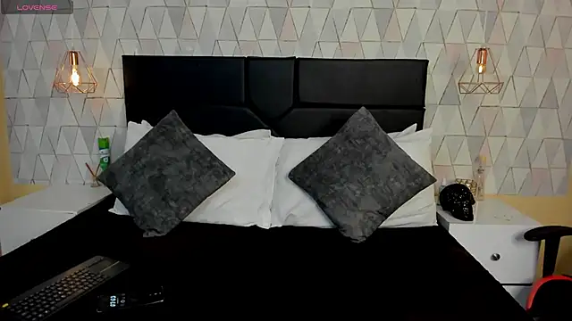 Snapshot of SantiOlsen chatting on November 21, 12:04 pm SantiOlsen online show from November 21, 12:04 pm