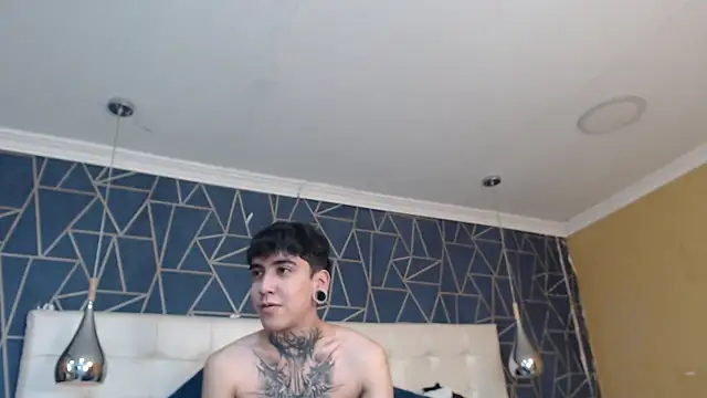 Snapshot of SantiOlsen chatting on October 27, 7:15 pm SantiOlsen online show from October 27, 7:15 pm