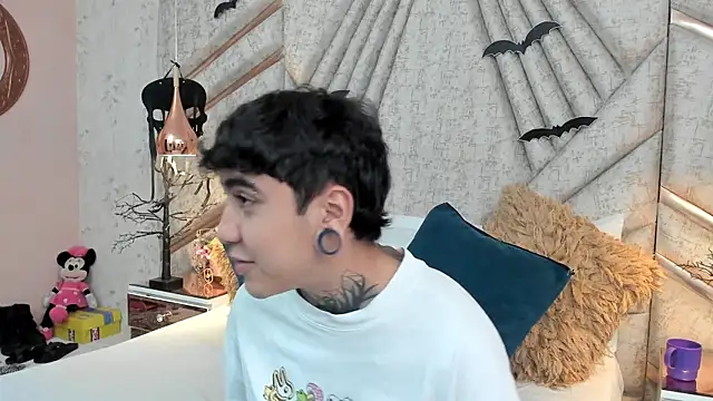 Snapshot of SantiOlsen chatting on November 11, 12:22 pm SantiOlsen online show from November 11, 12:22 pm