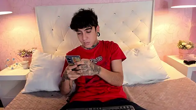 Snapshot of SantiOlsen chatting on November 26, 12:05 pm SantiOlsen online show from November 26, 12:05 pm