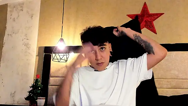 Snapshot of SantiOlsen chatting on November 29, 3:06 am SantiOlsen online show from November 29, 3:06 am